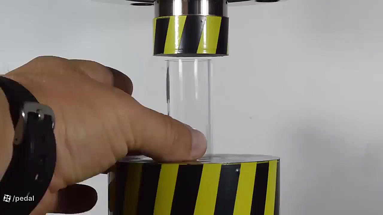 مقایسه مقاومت فیبر کربن با تیت...