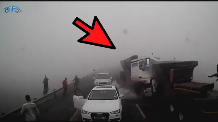 تصادف ماشین سخت و احمق ها در م...