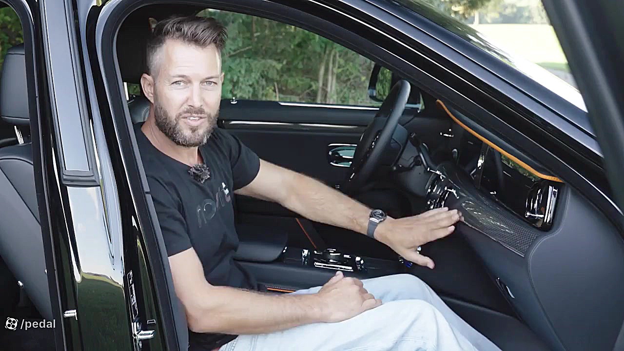 نگاه نزدیک رولزرویس گوست بلک ب...