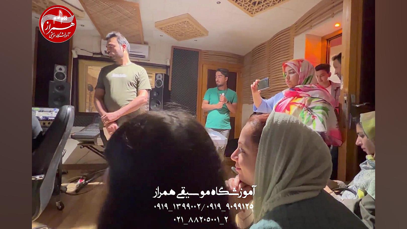 لحظاتی از ضبط استودیویی هنرجوی...