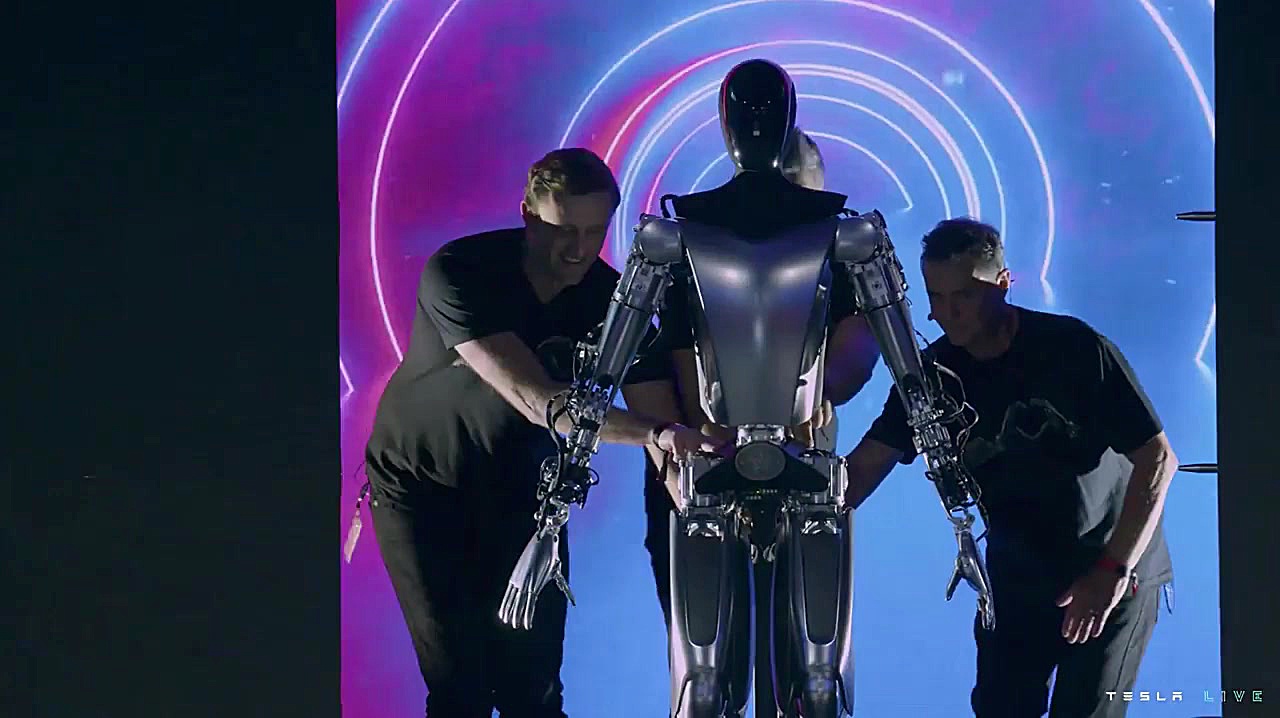 نمونه اولیه ربات انسان نمای اپ...