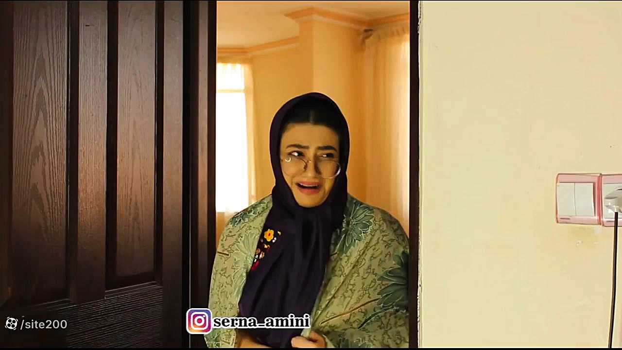 سرنا امینی لباس تکراری