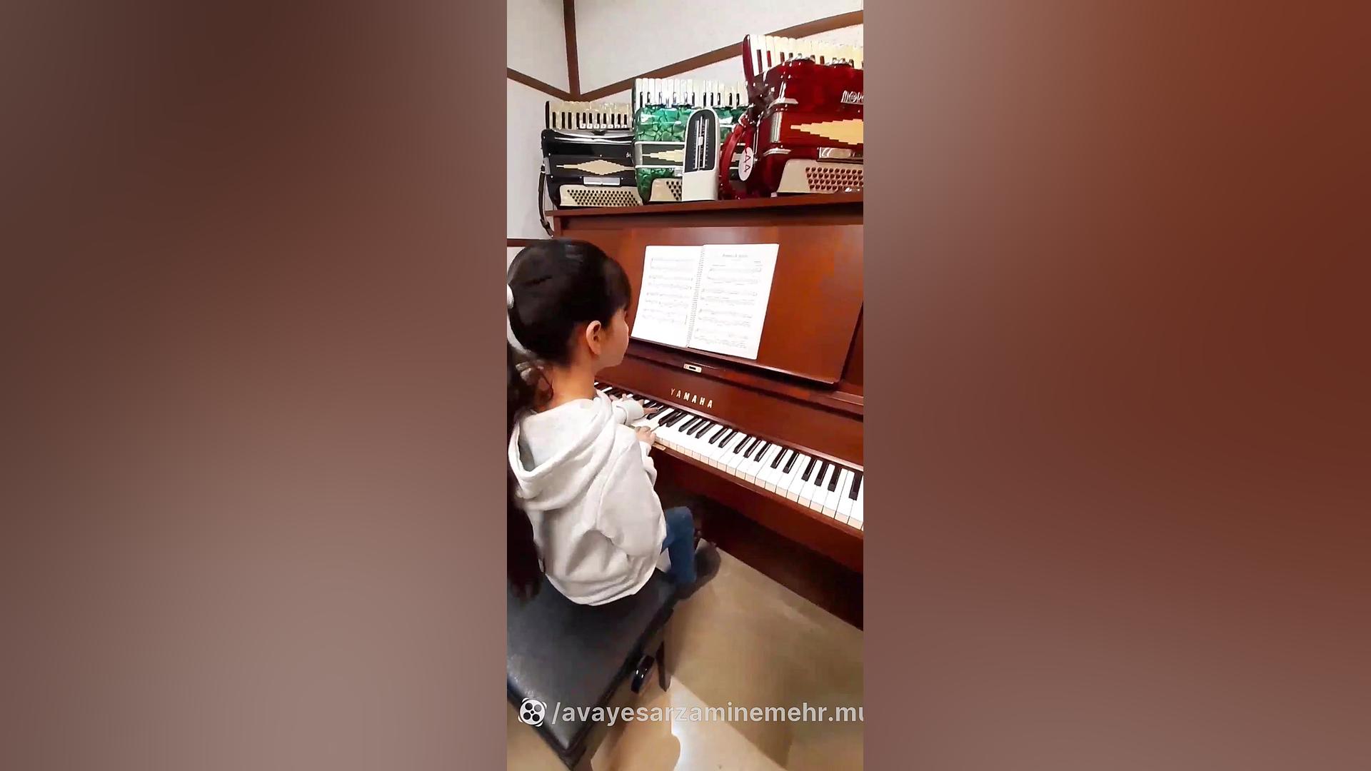 اجرای زیبای آهنگ رومئو و ژولیت...