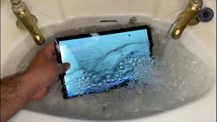 تست مقاومت در برابر آب تبلت Sa...