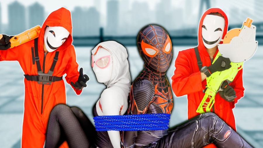 نبرد ابرقهرمانان در زندگی واقع...