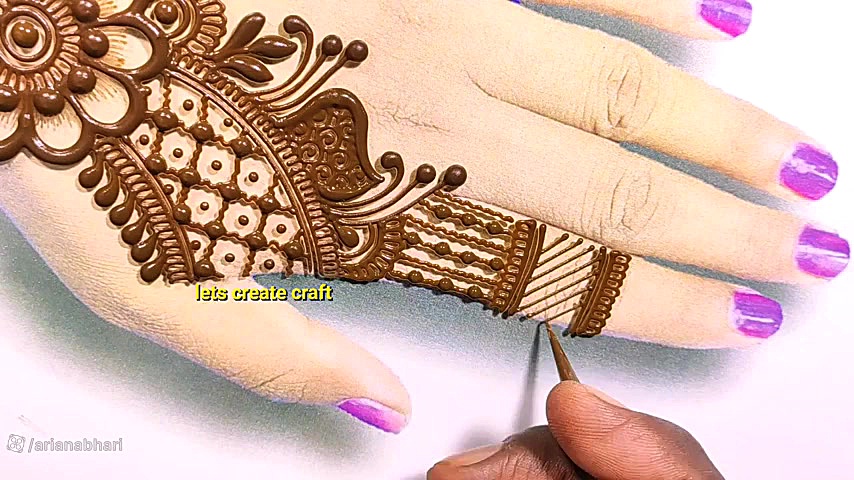 آموزش حنا زدن طرح گل