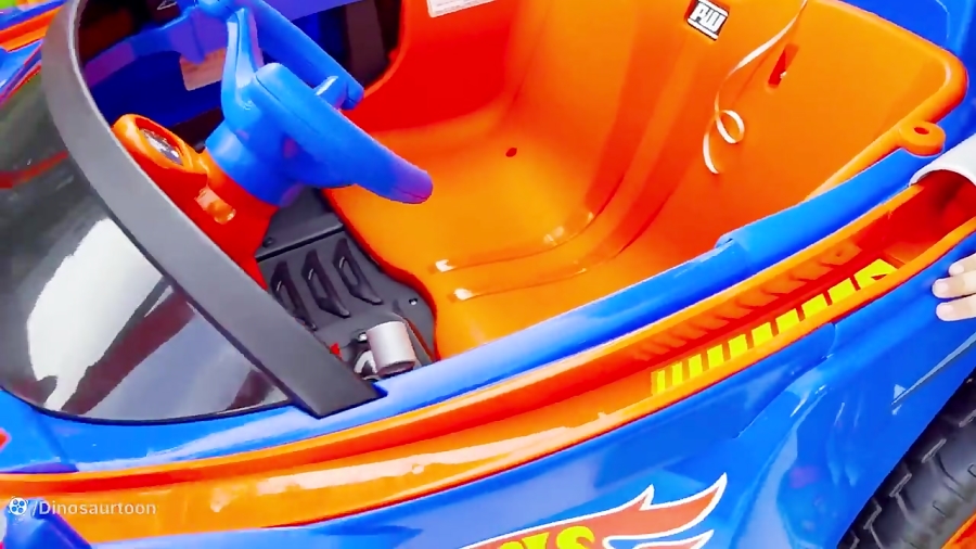 Chris plays with Hot Wheels cars and builds Hot Wheels City 