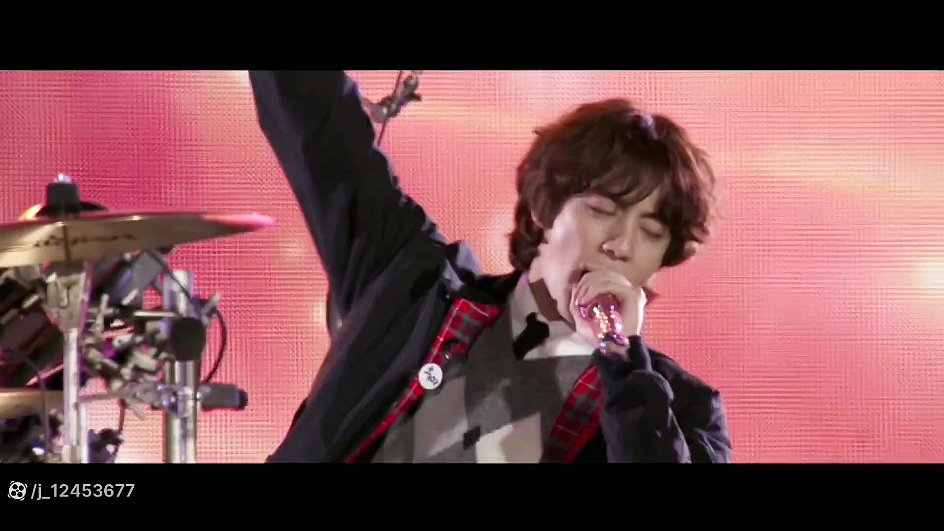 اجرای The Astronaut جین همراه...