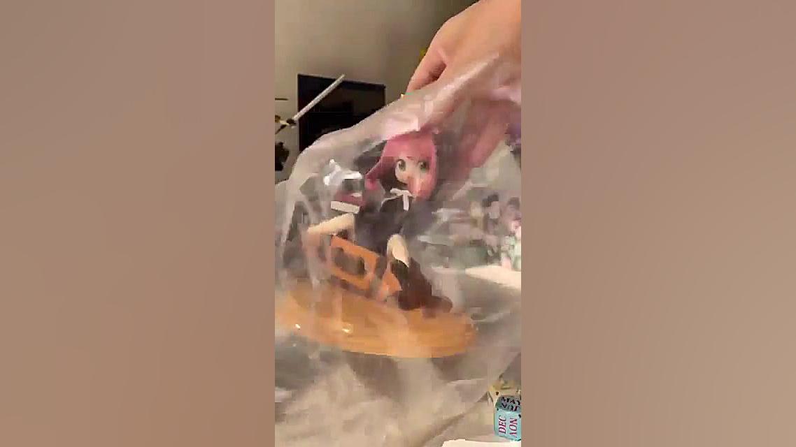 انباکس مجسمه ی انیا