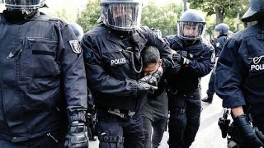 حمله پلیس به تظاهرکنندگان  درگ...