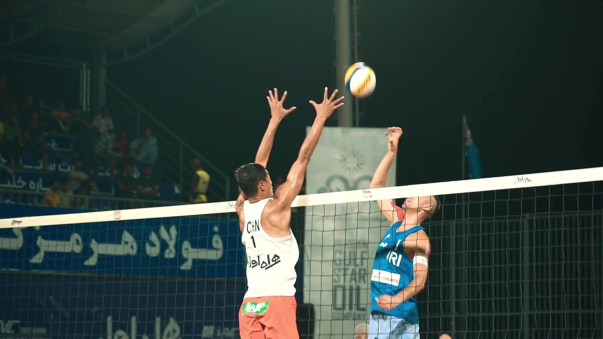 نگاهی متفاوت به دیدار ایران 2...