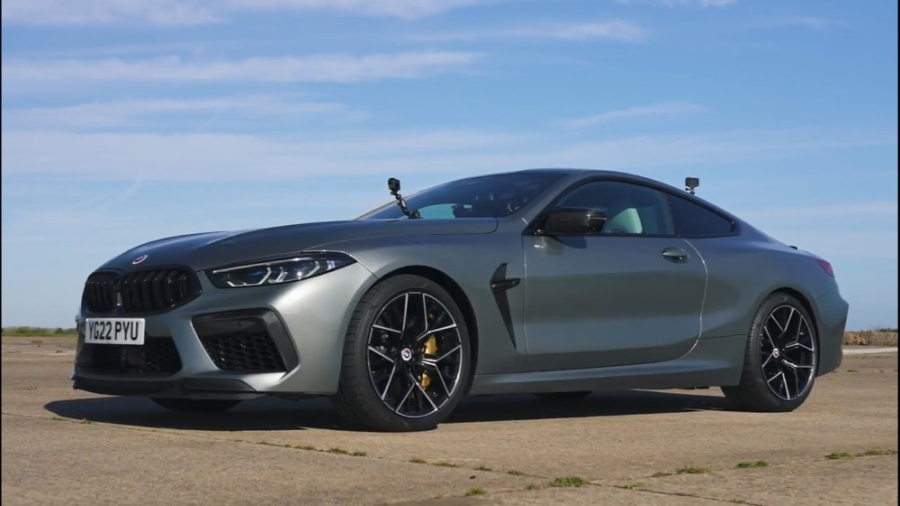 درگ بی ام و iX با بی ام و M8