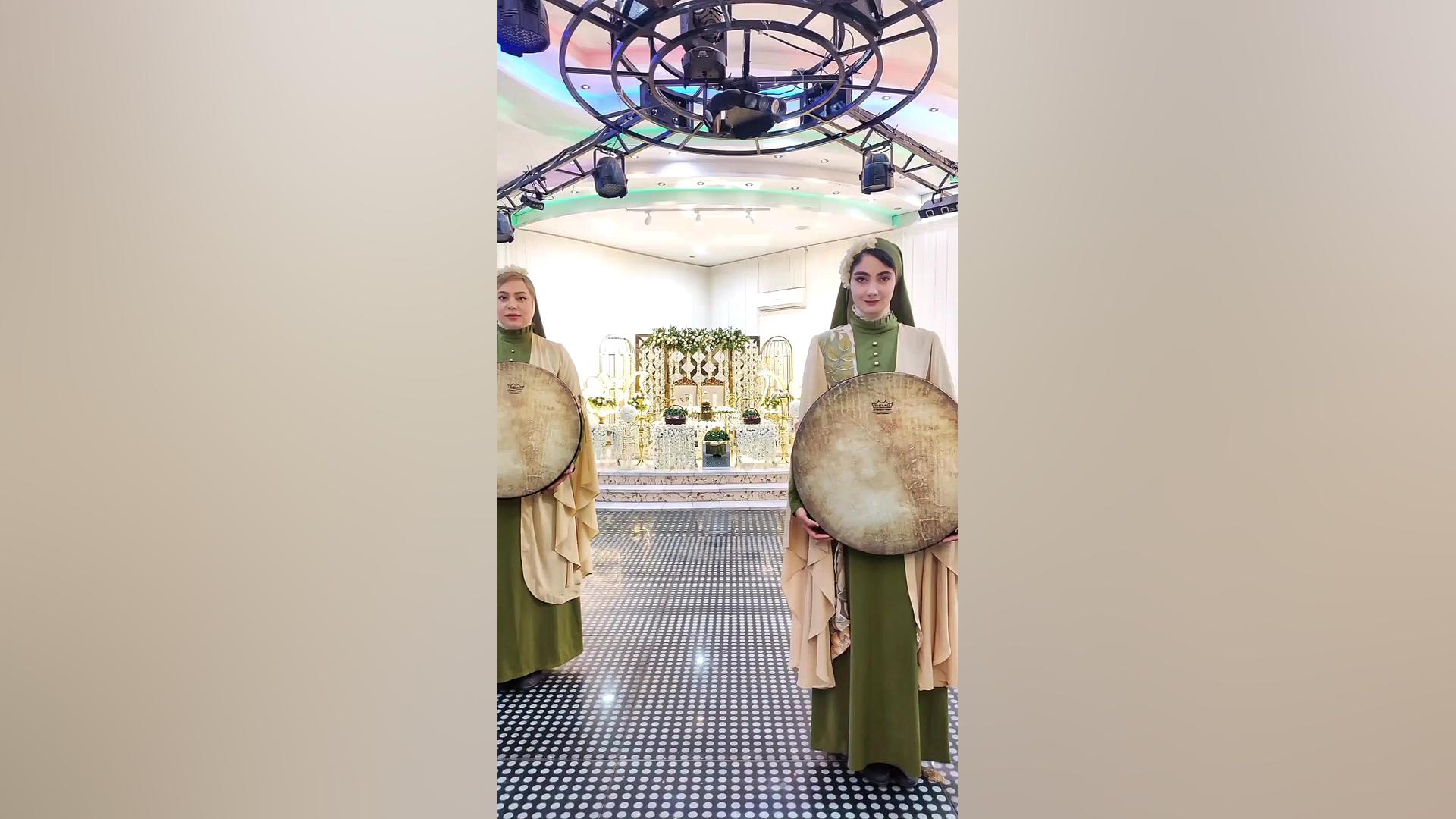 امشب پیش عالمو ادم  اجرای دف ن...