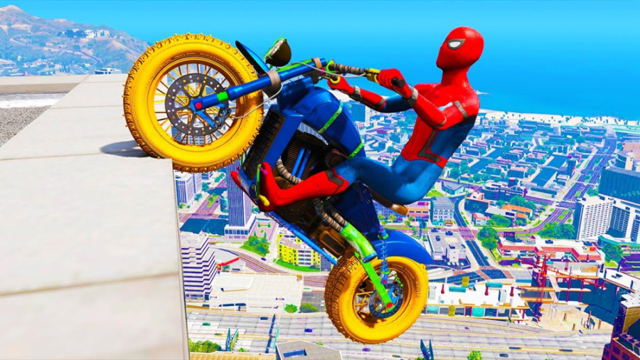 موتور سواری مرد عنکبوتی بالای...