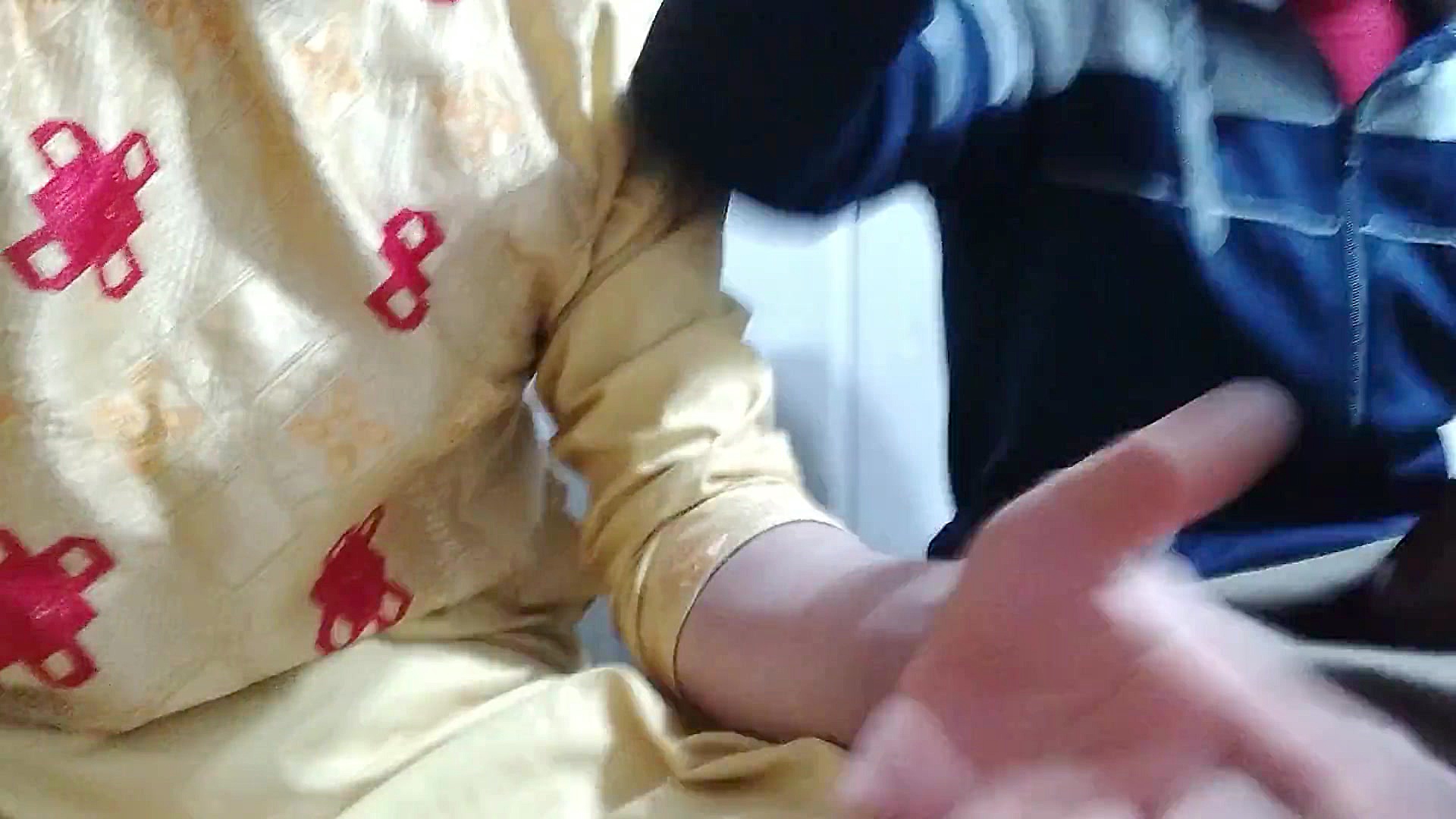 بيا بشین نگارم زه عشقت بیقرارم