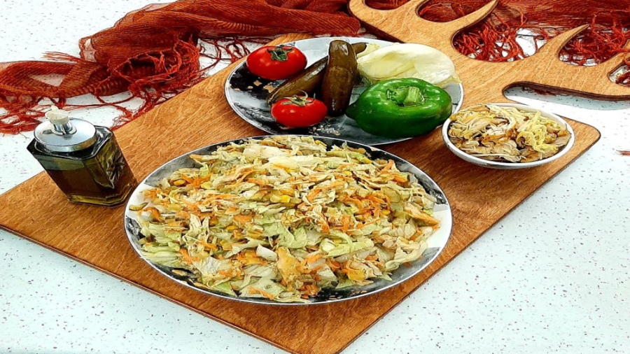 طرز تهیه سالاد مرغ و کاهو