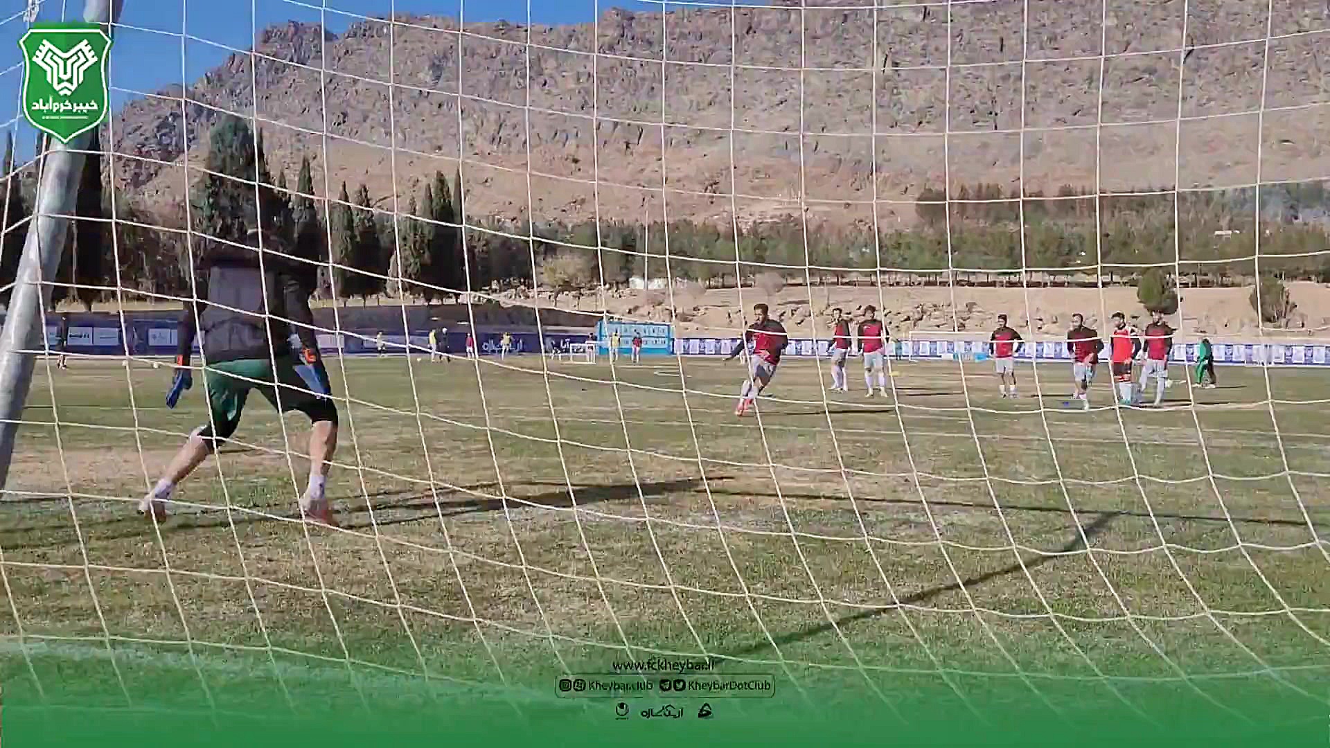 لحظاتی از تمرین تیم در اردوگاه...