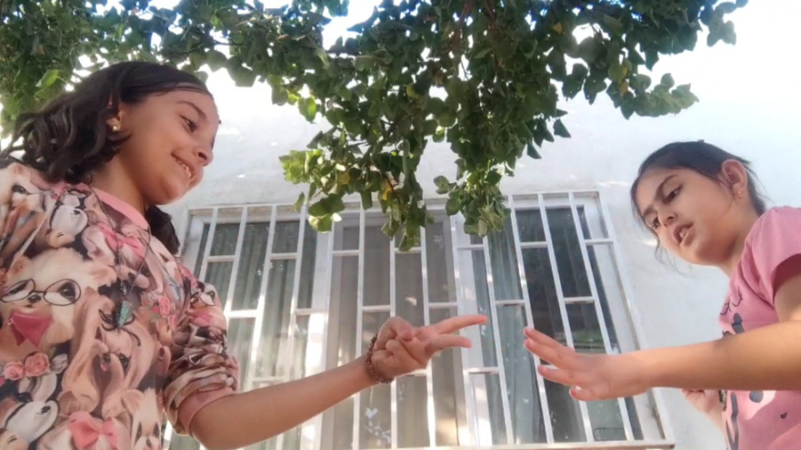 بازی قایم موشک همراه با ستایش