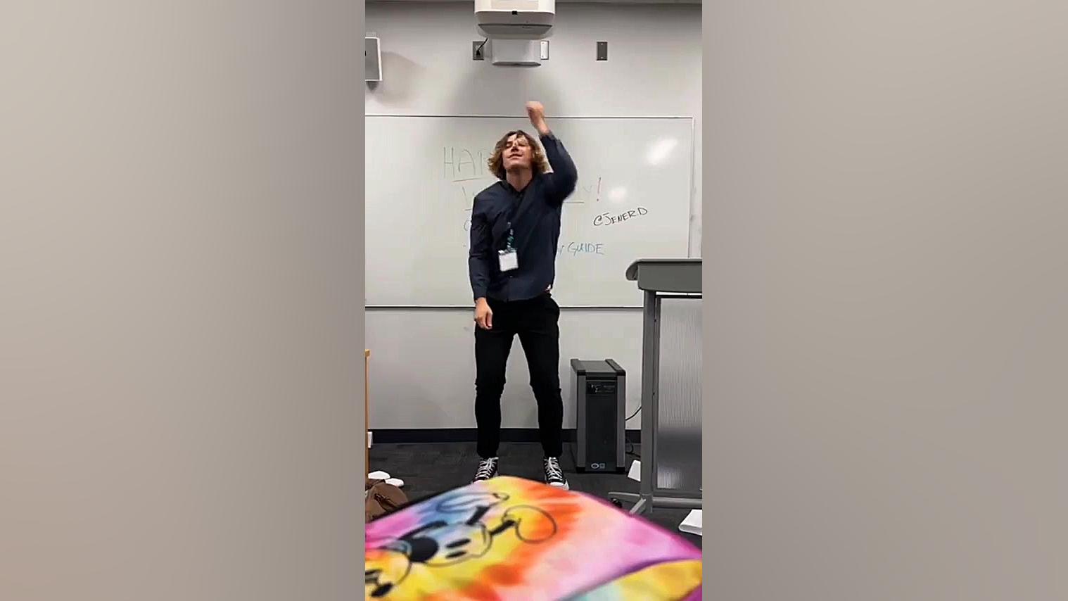 معلم پایه به این میگن داره رقص...