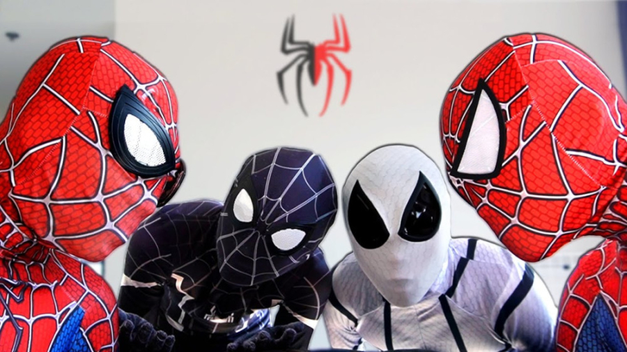 مرد عنکبوتی در مقابل دلقک و نب...