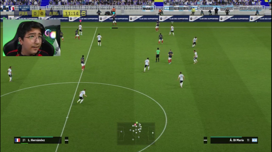 فوتبال بین مهدی و فریبرز با گز...