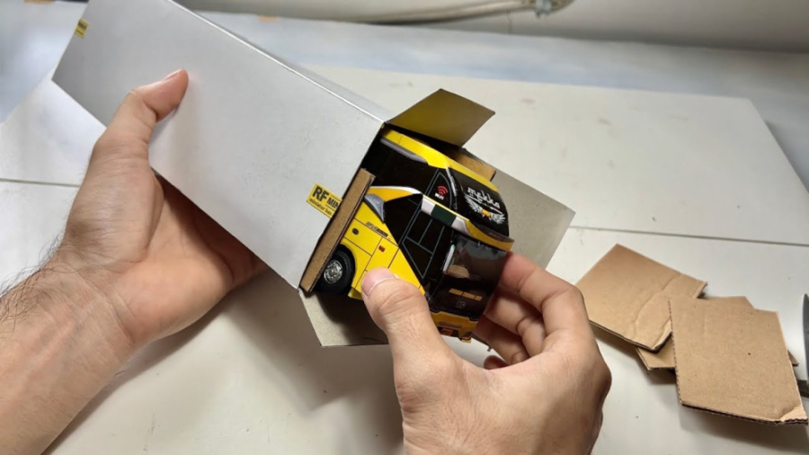 آنباکسینگ مینی اتوبوس زرد اسبا...