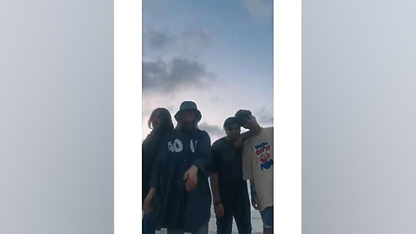 قدیمی لب ساحل 5 صبح:]