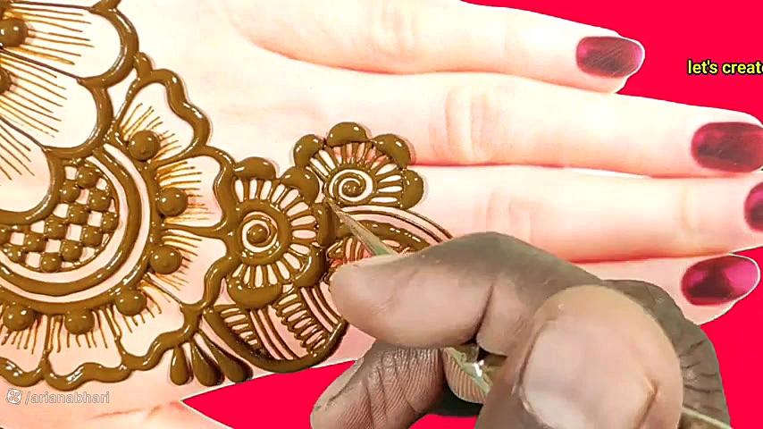 مدل ساده و بی نظیر حنا زدن دست...