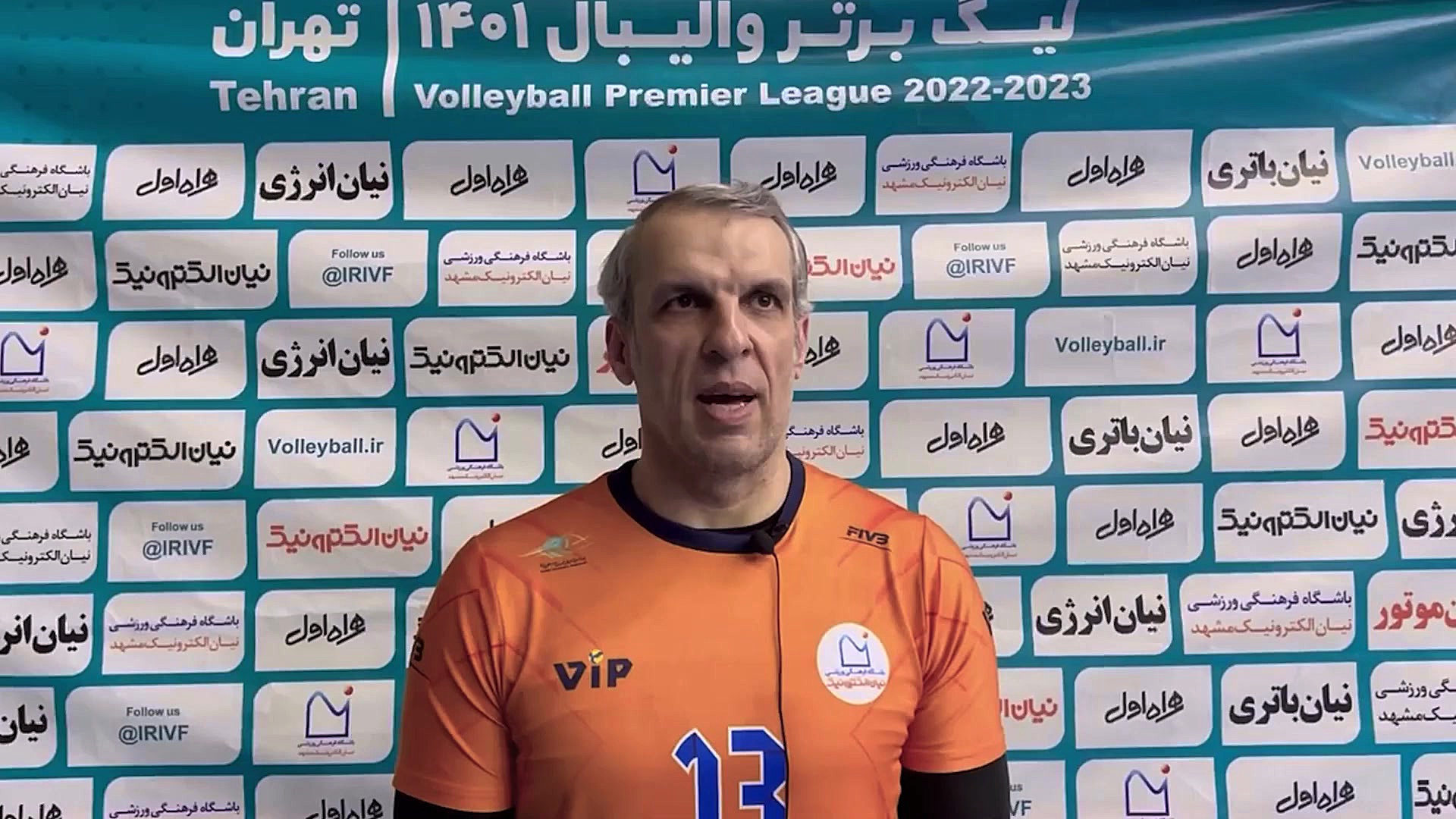 صحبت های سرمربی و بازیکن نیان...