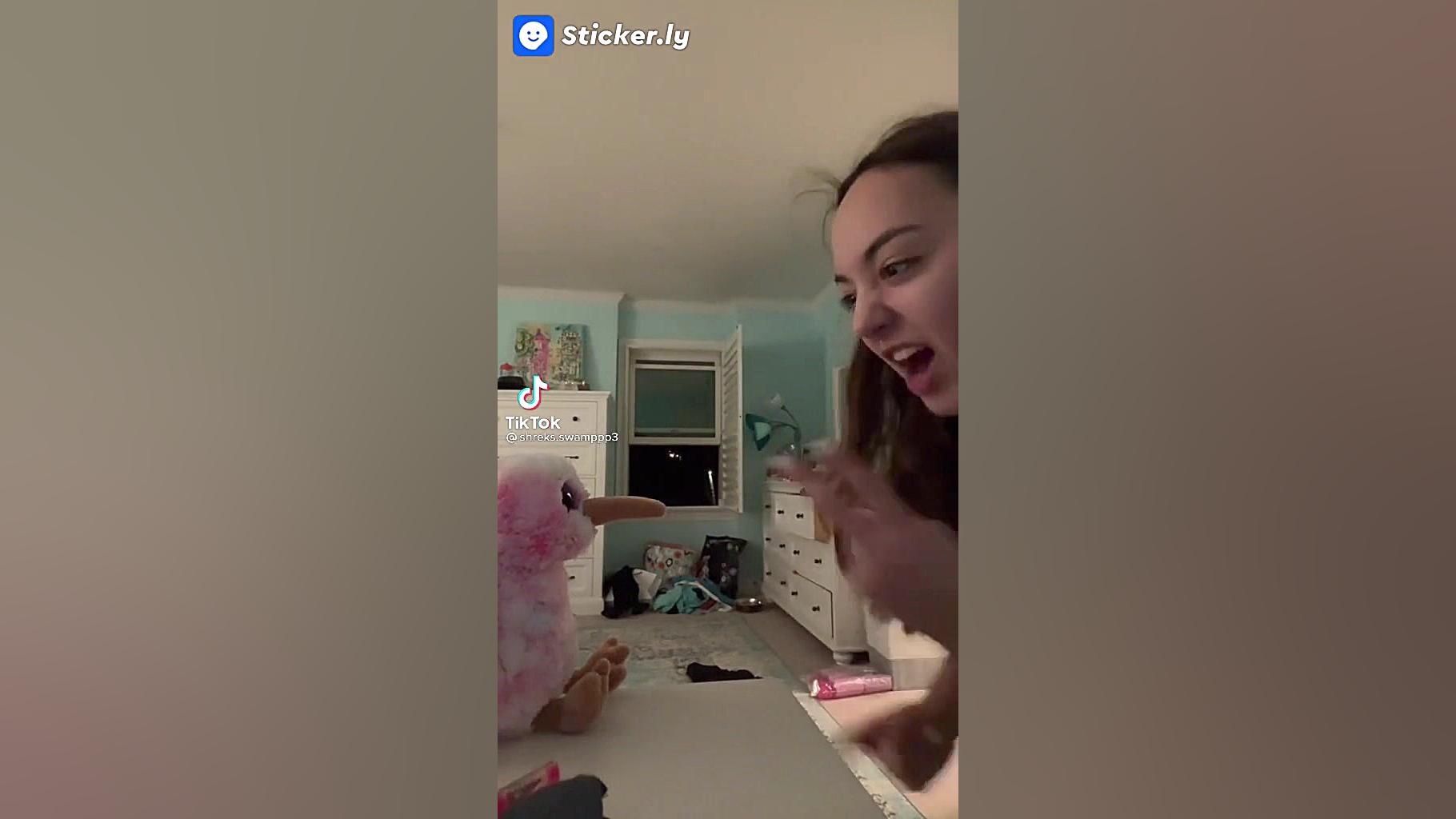 میخندی باهاش