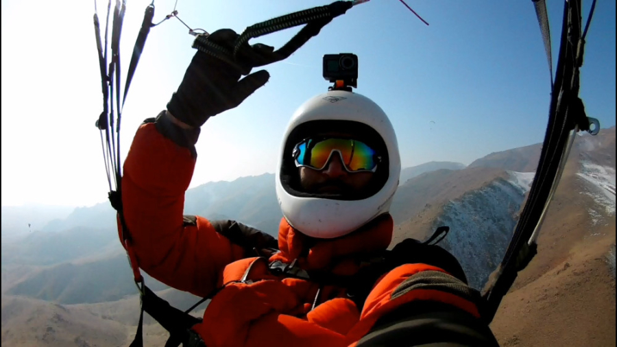 پرواز با پاراگلایدر کنار دریاچ...