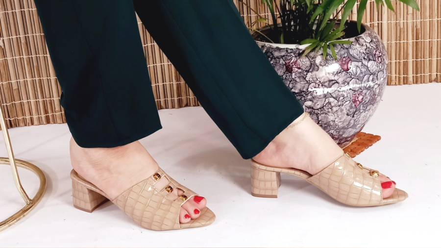 صندل پنجره ای کرم