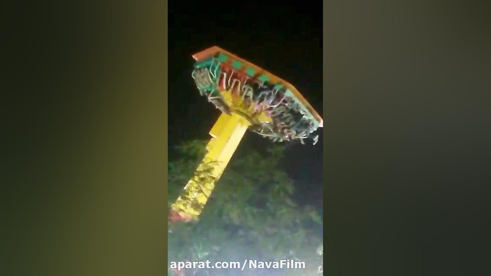 گیر کردن چرخ و فلک در پارک صفه...