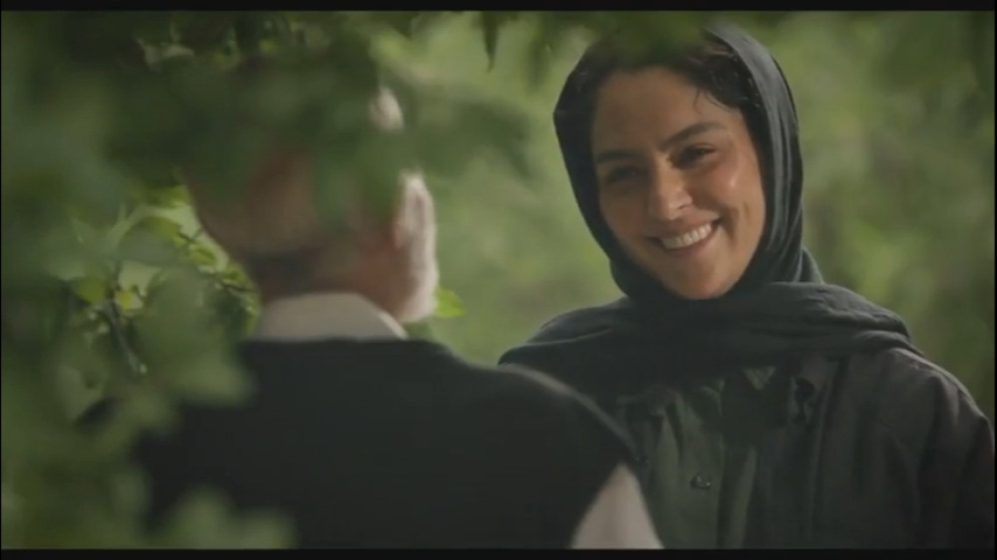 تیزر در آغوش درخت