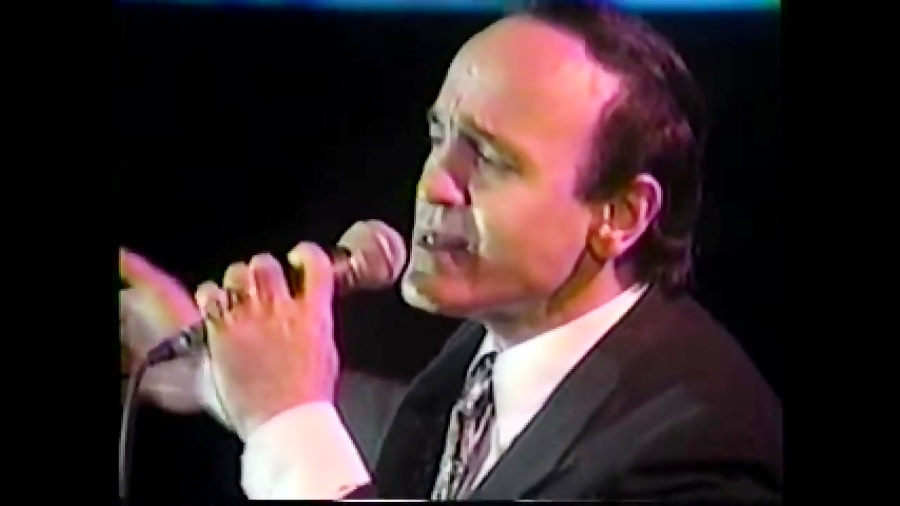 آسمان چشم او آیینهٔ کیست؟ گریه