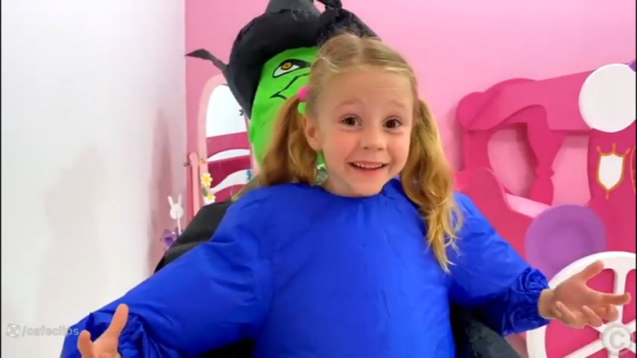 ناستیا و استیسی  پوشیدن لباس ه...