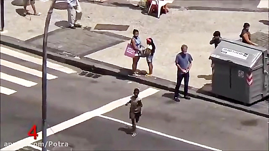 حمله بچه های خیابانی یه توریست...