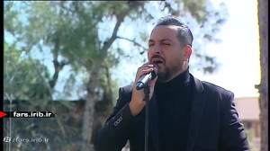 اجرای یه ترانه شاد توسط آقای د...