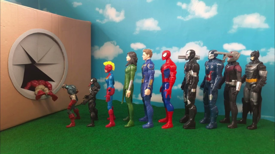 فیگور های مرد عنکبوتی و ونوم و...