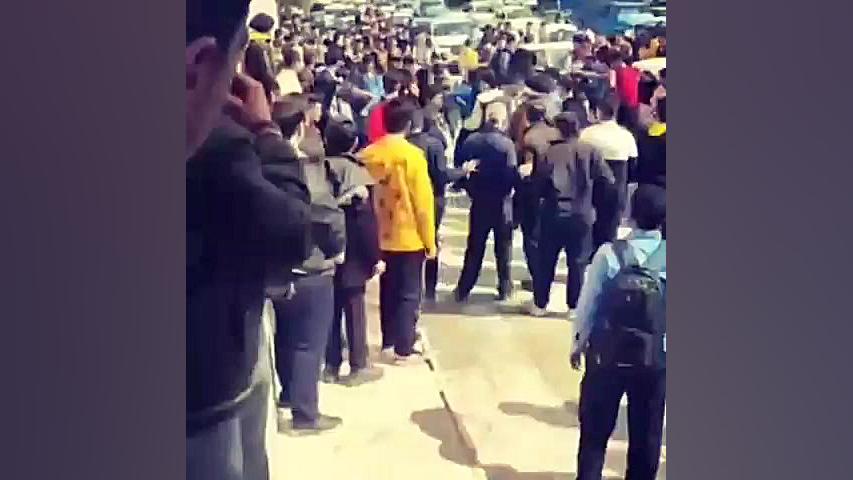 دعوا جلوی نماز جمعه کازرون