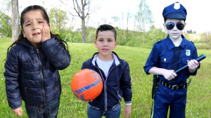 ماشین بازی کودکانه . پلیس بازی...