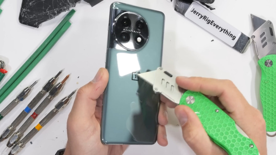 تست مقاومت و خم شدن وان پلاس ۱...