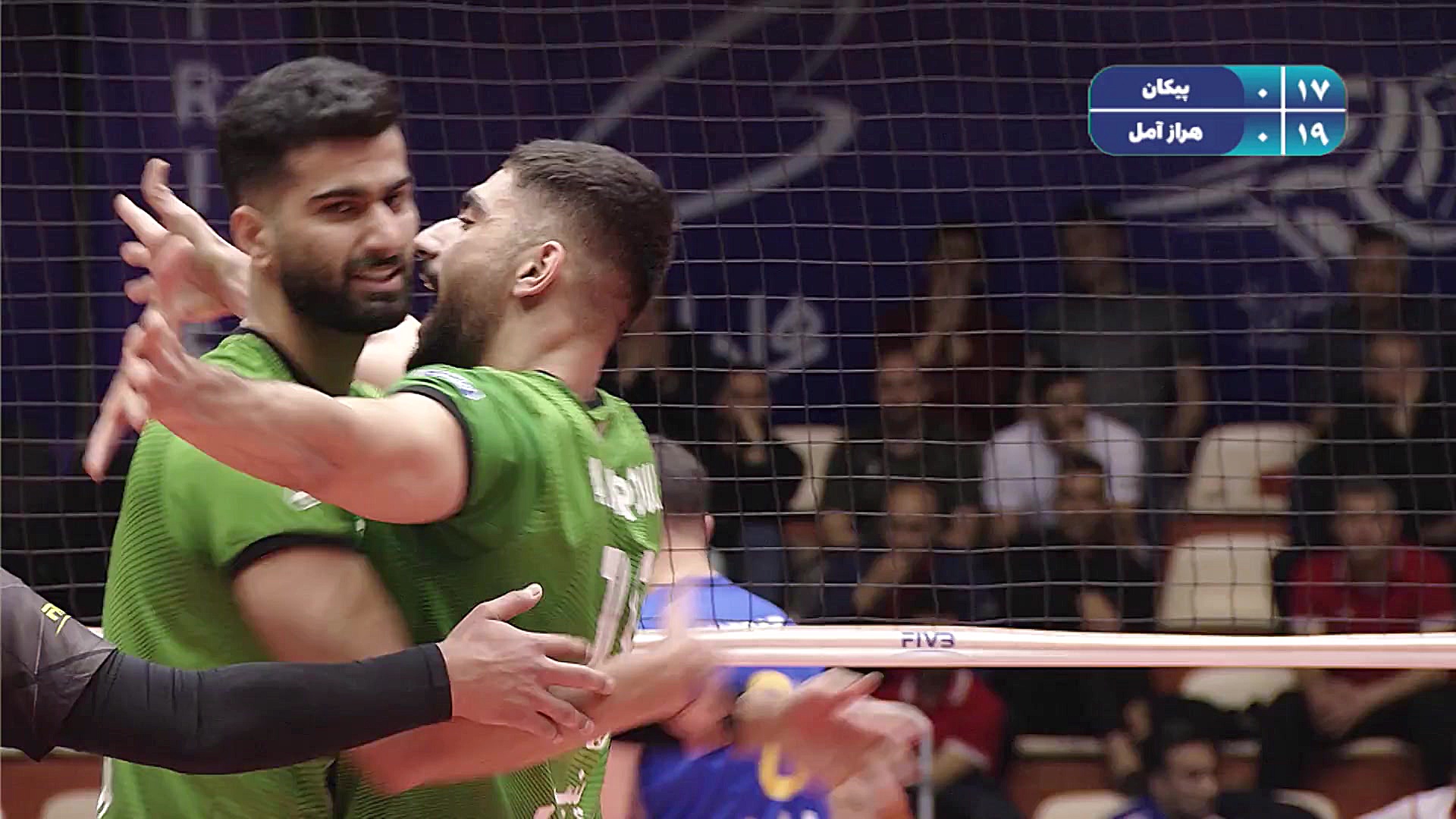 محراب ملکی، دیواری که توپ شلیک...