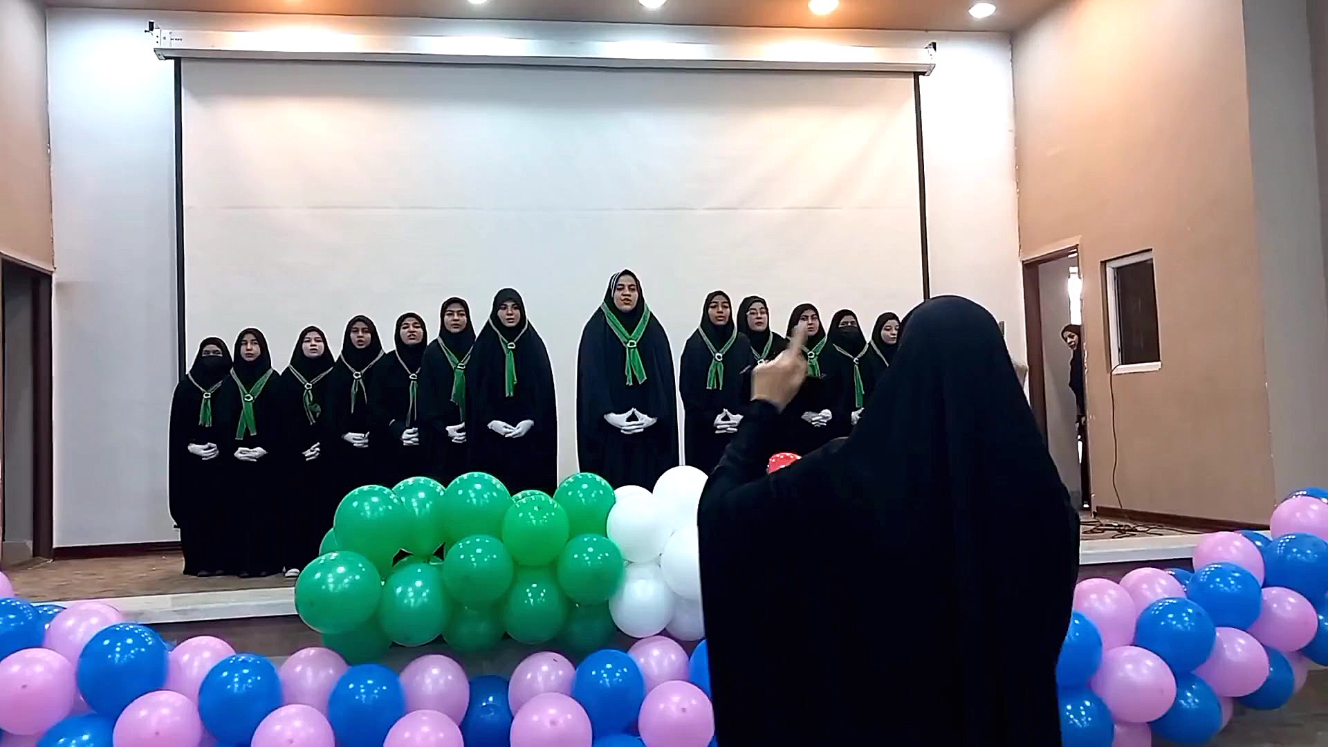 اجرای توسط گروه فرهنگی هنری حِ...