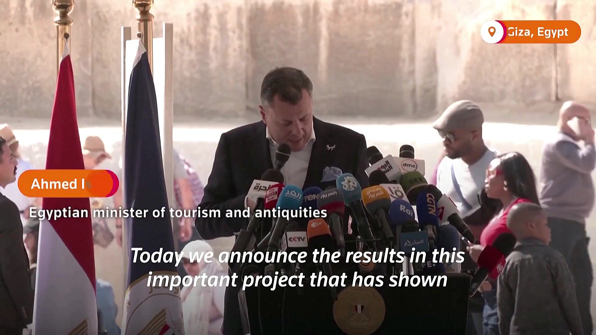 کشف دالانی مخفی در بالای ورودی...