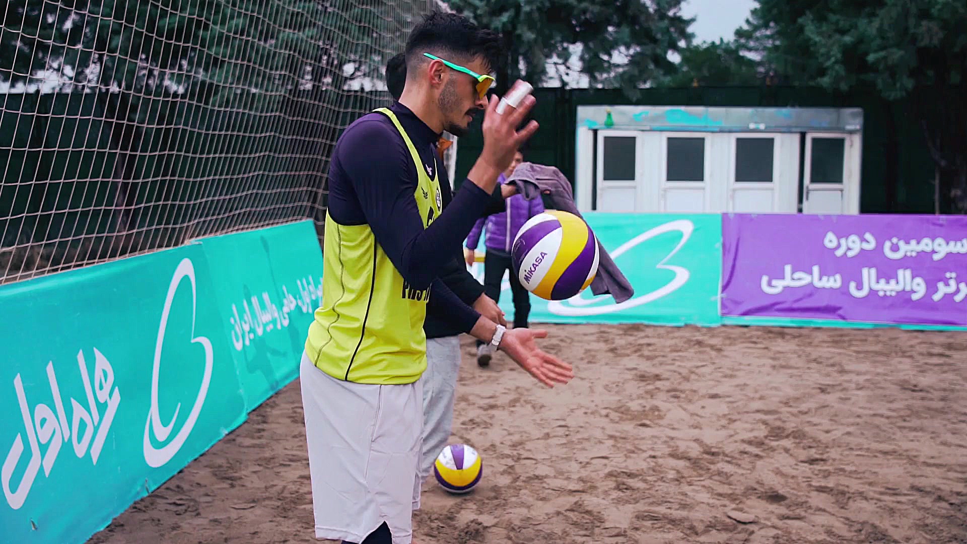 ترکیب تماشایی باران و والیبال...