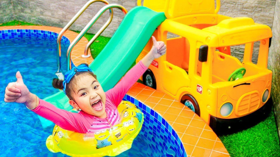 برنامه کودک آنی  رفتن به استخر...