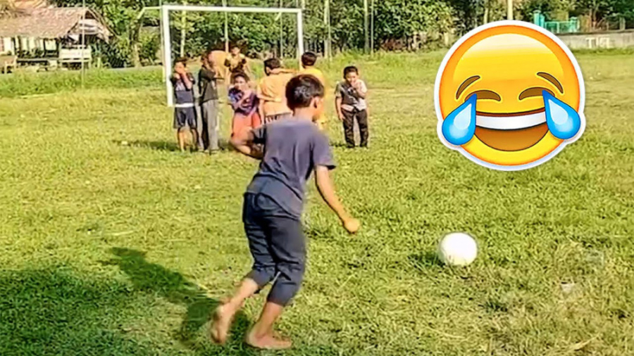 کلیپ های خنده دار فوتبال  بمب...