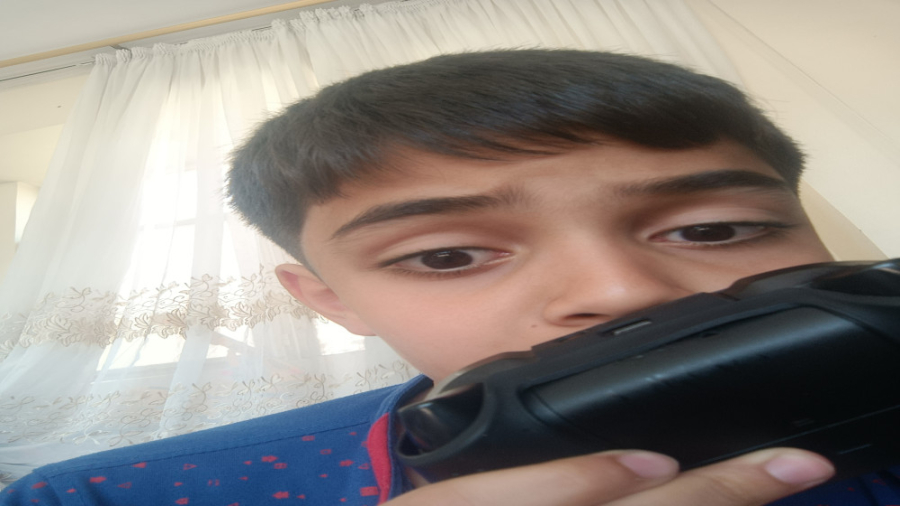 فیلم و عکس گرفتن از بازی ایکس...