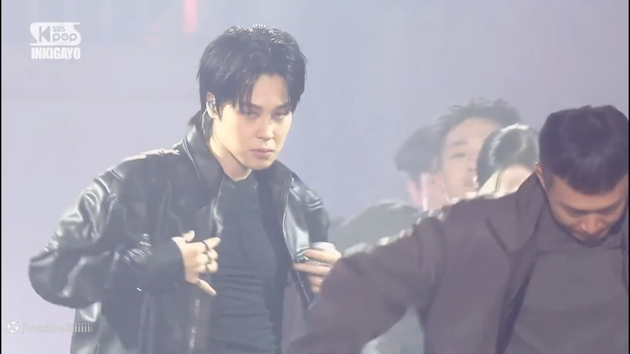 set me free jimin اجرا فوق الع...